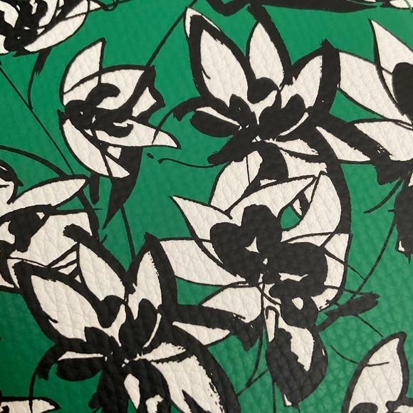 Henri Bendel Passport Cover - Picture 4 of 9